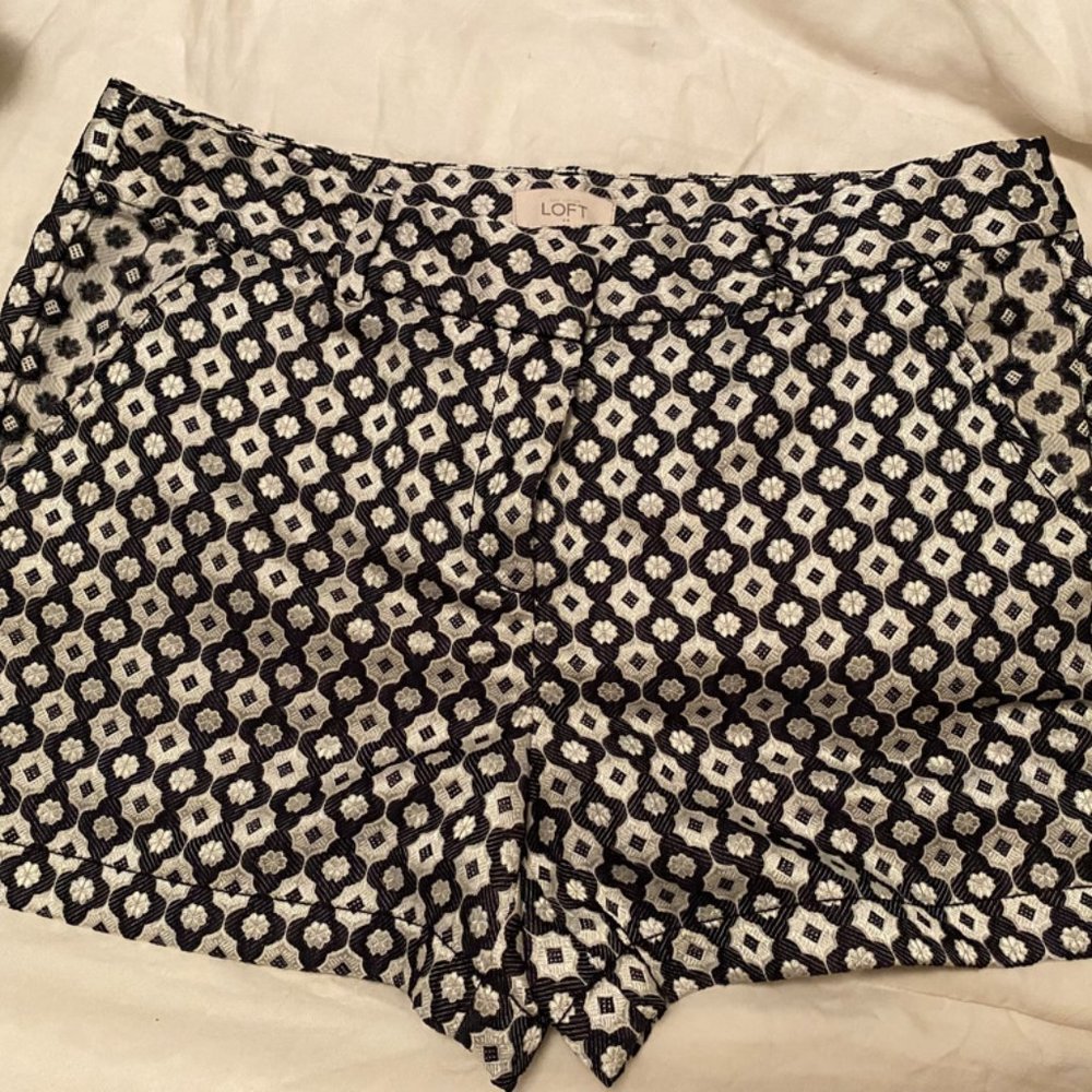 Ann Taylor Loft Black/White Shorts SZ 8